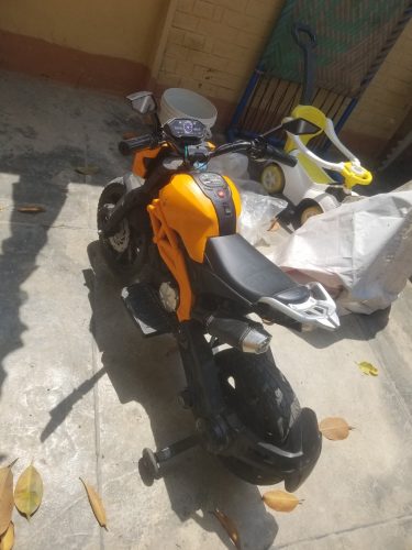 Kids electric bike 12 v battery rechargeable good condition