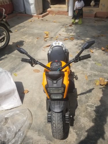 Kids electric bike 12 v battery rechargeable good condition